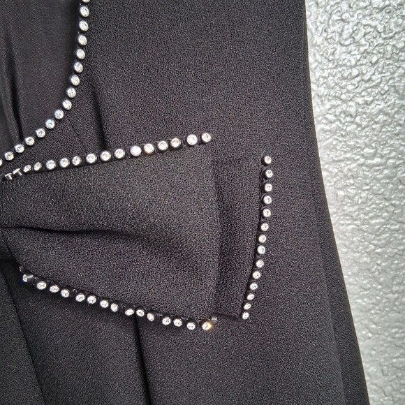 Cach`e Black Jumpsuit With A Scoop Back Outlined With Rhinestones   Size 6 - Picture 13 of 16